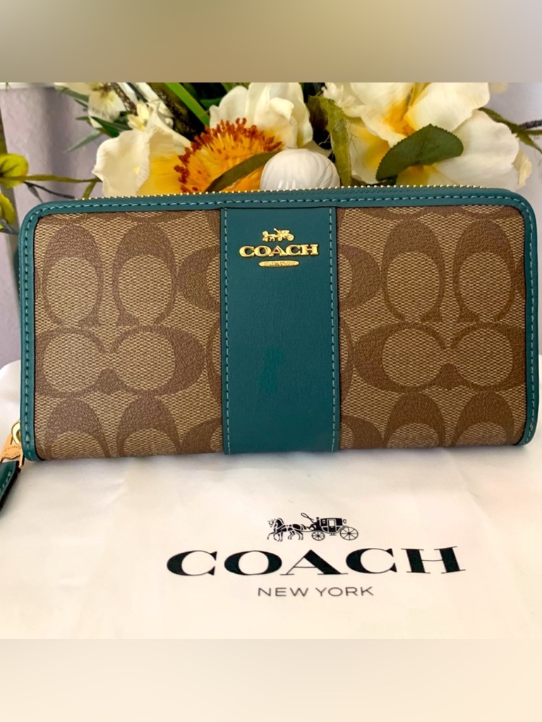 Nwot Coach Signature Leather Zip Around Long Accordion Wallet